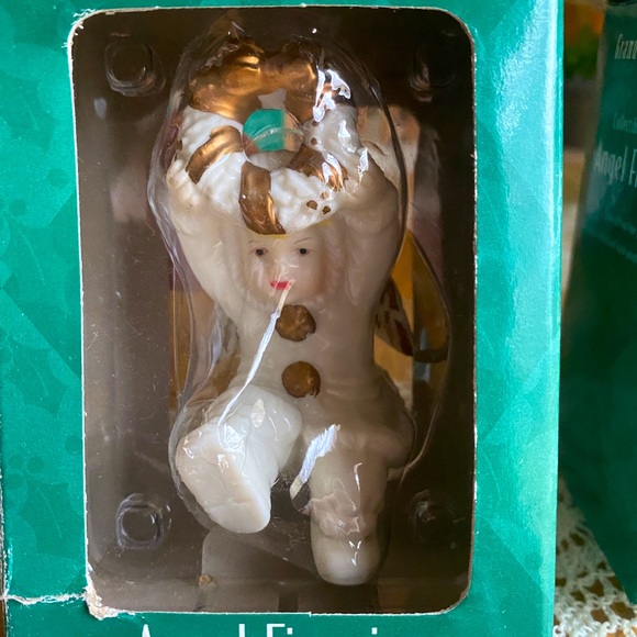 Collectible porcelain Angel figurines six piece Retired set. - Picture 9 of 9